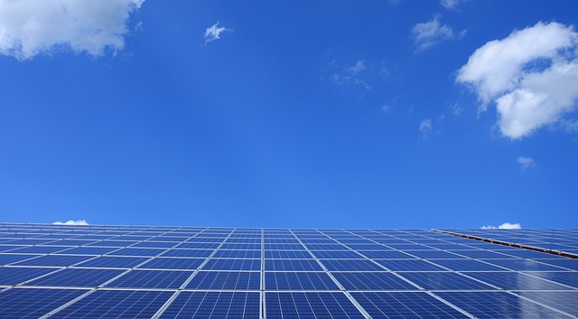 Hvordan kan solceller hjælpe med at reducere vores CO2-aftryk?