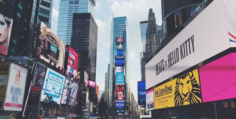 Fra butik til event: Guide til effektiv brug af beachflag og logo banner